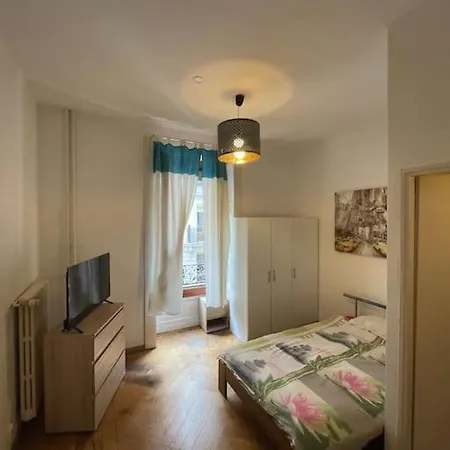 Flat Apartment *